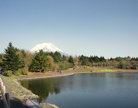 竜神池と富士山