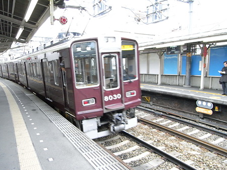 阪急電車(石橋駅)