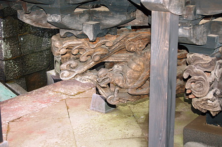 2010年05月23日榛名神社本殿床下