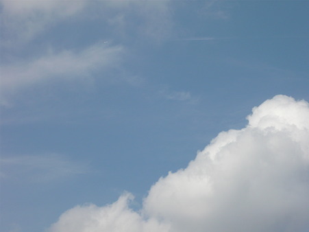夏っぽい雲101013