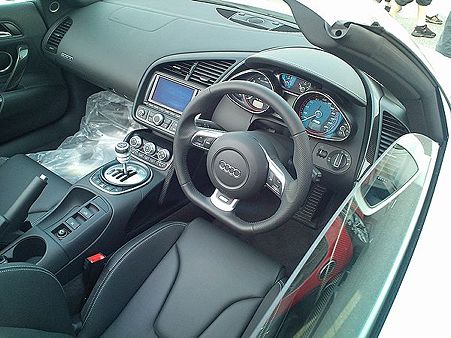 R8スパイダー　インテリア