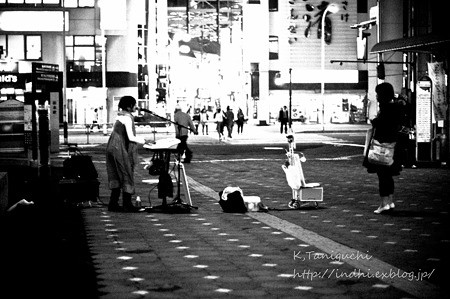 松本駅前で NEX-5 FD50 F1.4