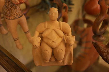 2011.01.26　トルコ　カッパドキア　陶器屋　チャタルホユック遺跡　母神像模造
