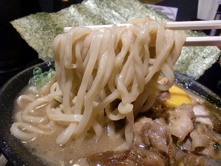 柔らかめのモチモチ麺