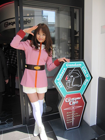 ガンダムカフェお姉さん